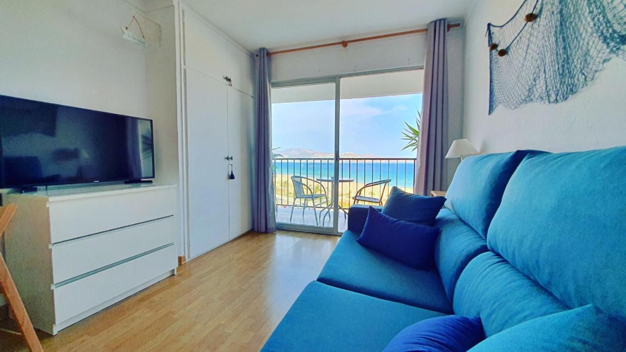 Apartment Cozy Beach-front With Amazing Sea View